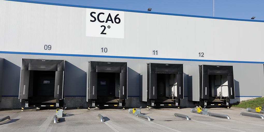 When a truck slips or moves away unexpectedly at the loading dock, the risk of an accident makes secure vehicle immobilisation essential.